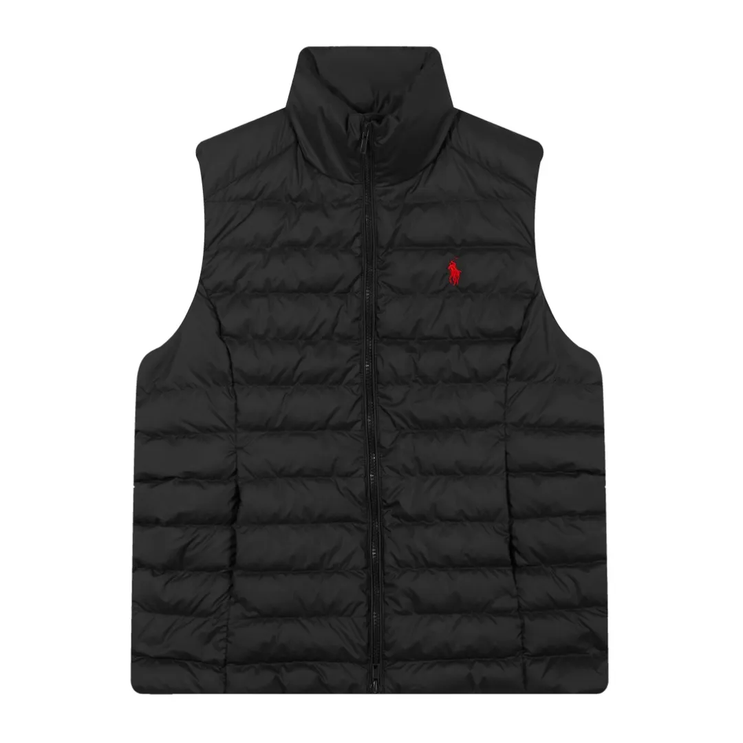 P340 White background picture [Popular in winter] Style No.: 25125# Color: Black/Navy Blue/Almond Size: S-XL - Ralph Lauren/Ralph Lauren 2025FW Popular winter item Stand collar three zipper couple style rib down vest vest - Craftsmanship 400T diamond-proof nylon on the face Grid down filling inside 400T high-density gallbladder isolation - Correct slightly waisted version on both sides The placket is made of cotton webbing and has double zipper pockets on both sides - RL's hottest vest this year. Out of stock at counters. A treasure item with a winter atmosphere. It comes in three basic colors. It can be worn by both men and women, especially the creamy white with a warm red feel. Comes with a beauty filter, which girls love. The overall fluffiness is just right. It is light and not bloated. It is very chill. It can enhance the overall fashion sense whether worn outside or inside.